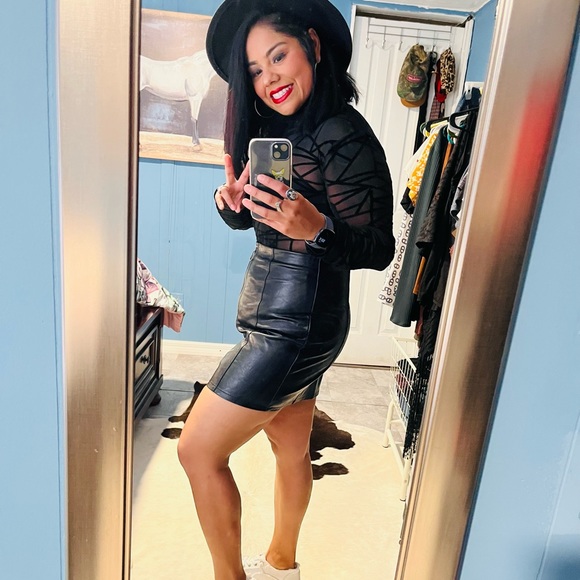 Meet your Posher, Valeria - Picture 2 of 2